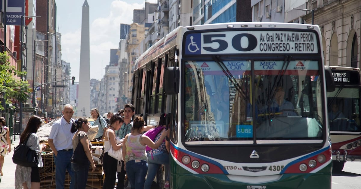 A partir del 1 de octubre, el boleto mínimo de colectivo porteño se ubicará en $920,48 y el viaje en subte ascenderá a $1.817
