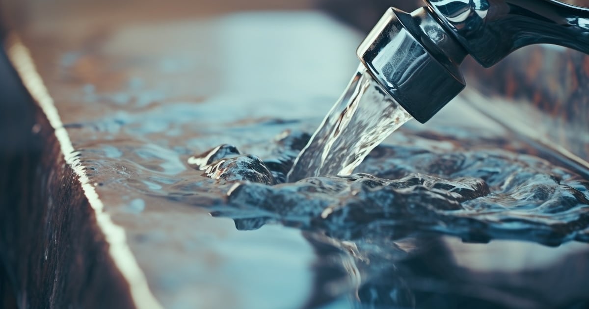 La factura de agua se recalibra: AySA pidió subas promedio del 22,6% para seis de cada diez hogares del AMBA