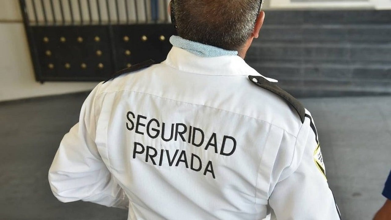 Sueldo de vigilador privado en octubre: la escala completa suma $1.838.200 y se recalcula mes a mes