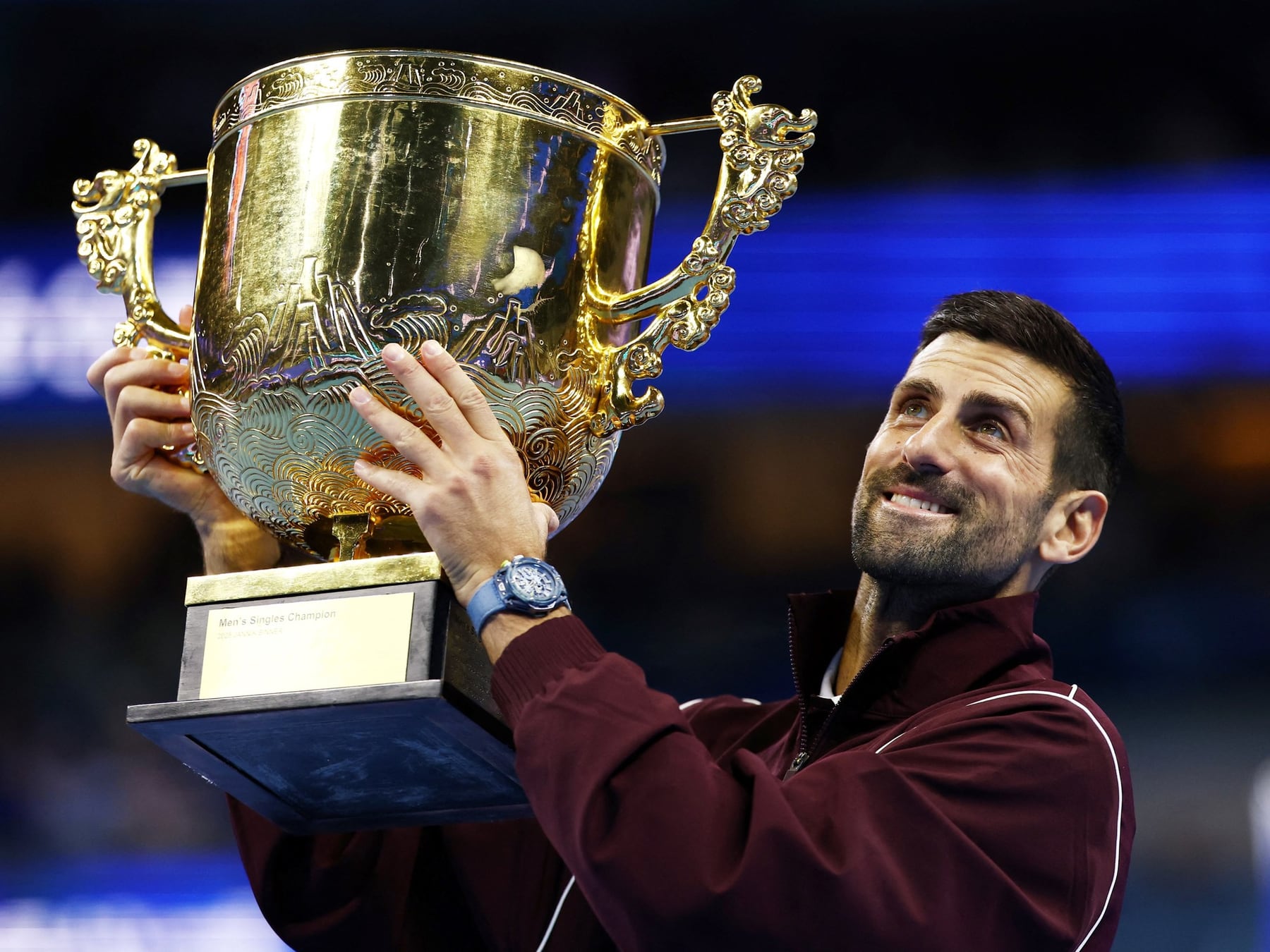 Nole acaricia la historia: ganó en Beijing y quedó a uno de Federer