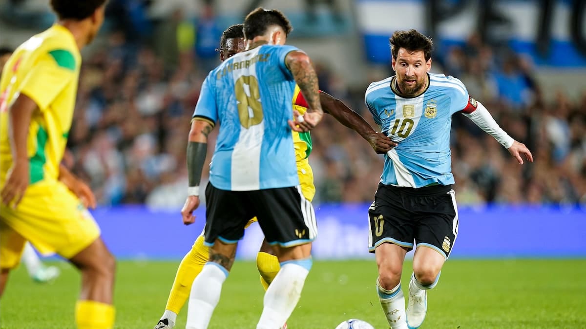 El centro de la diez y la cabeza del General: Argentina le gana a Benín en la noche de Messi
