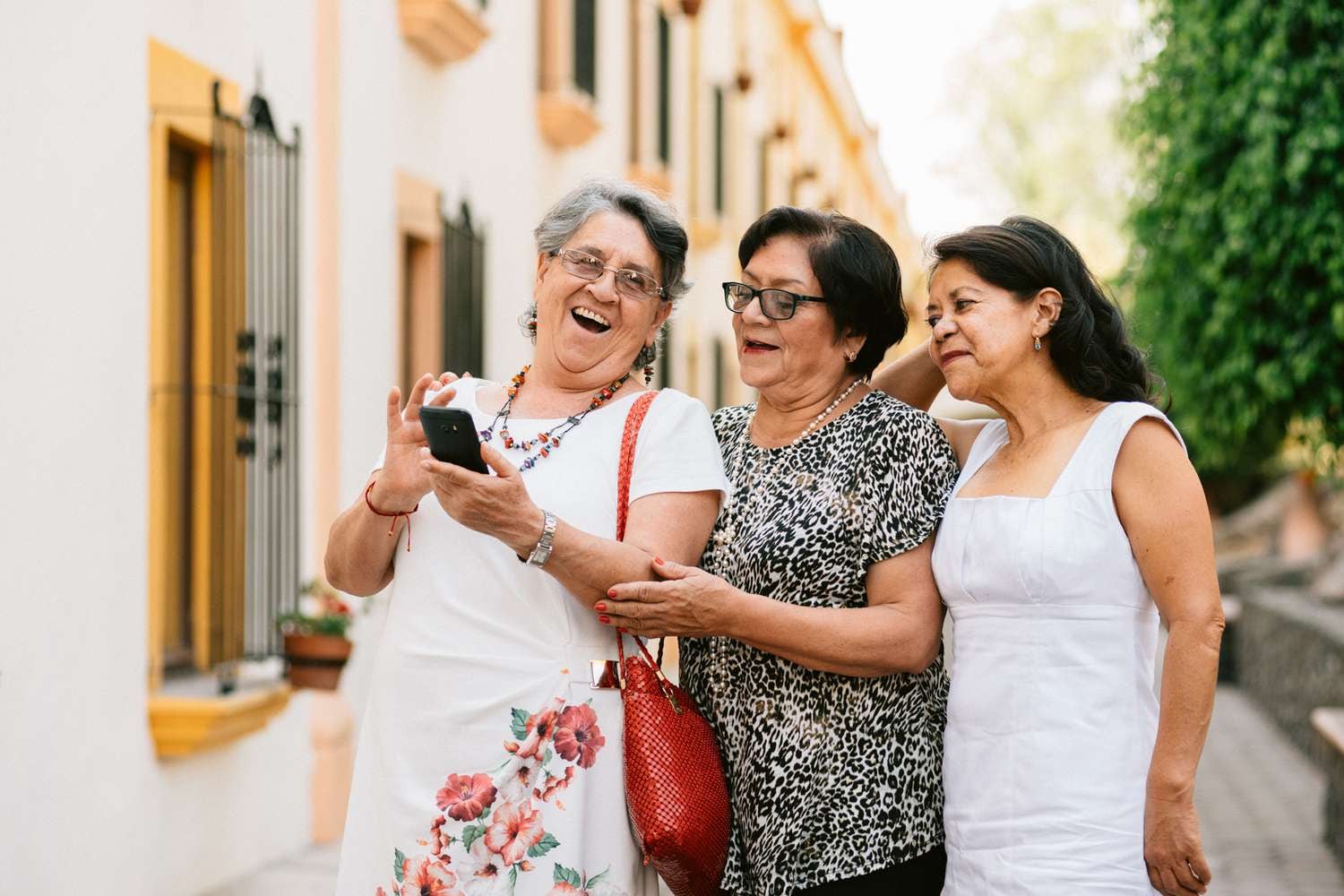 A los 85, con la valija lista: dos amigas tejanas que ya dieron la vuelta al mundo y quieren ir por más
