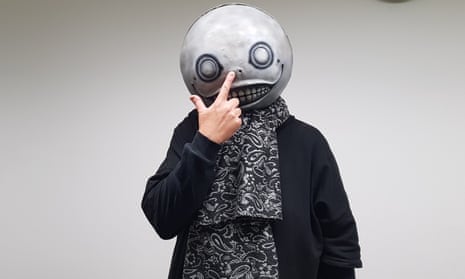 Yoko Taro y el trabajo como terapia contra el olvido: el guionista que cuida su mente mientras escribe el futuro de Evangelion