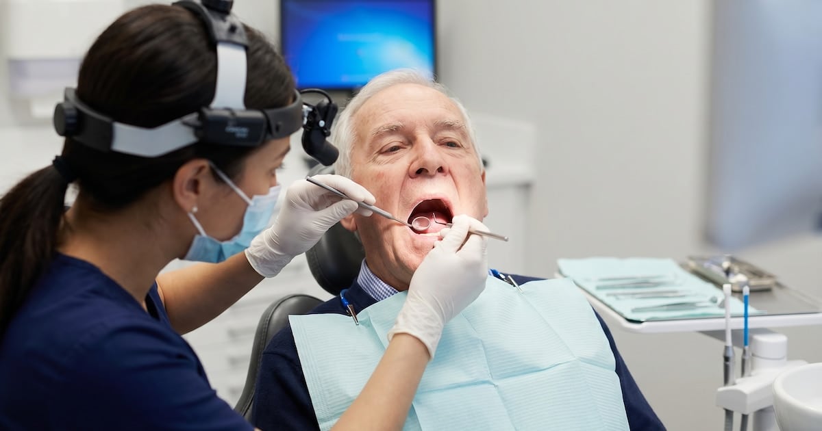 La dentadura que se va y la memoria que se pierde: lo que la ciencia empieza a ver claro