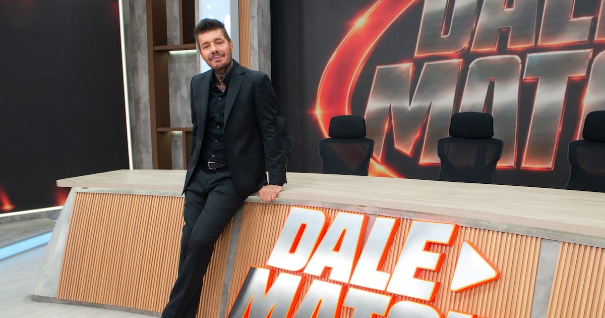 Marcelo Tinelli se reinventa desde la mesa chica del streaming y abre la puerta de su casa