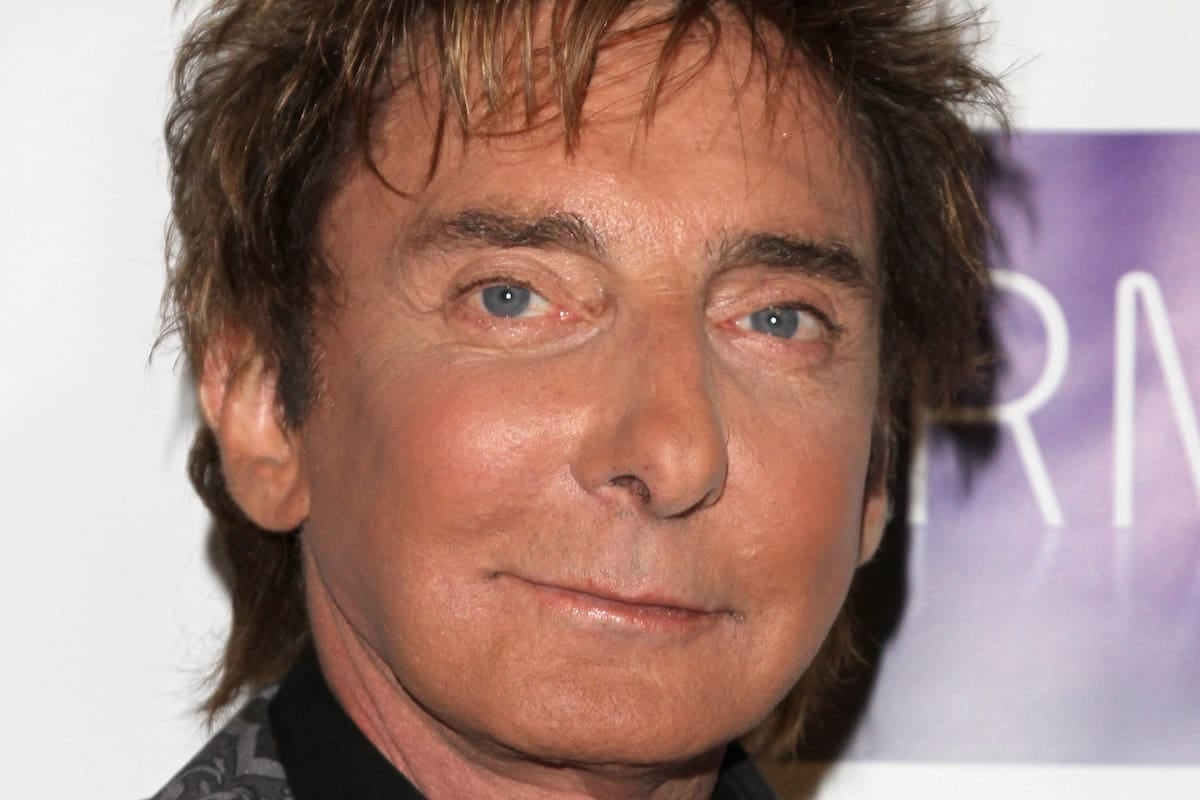 Manilow volvió a dejar la vara alta en Las Vegas, pero su cuerpo le dijo basta a las dos canciones