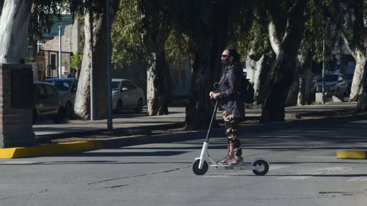 Neuquén se sube al monopatín: la nueva movida urbana que promete cambiar la manera de moverse por el centro