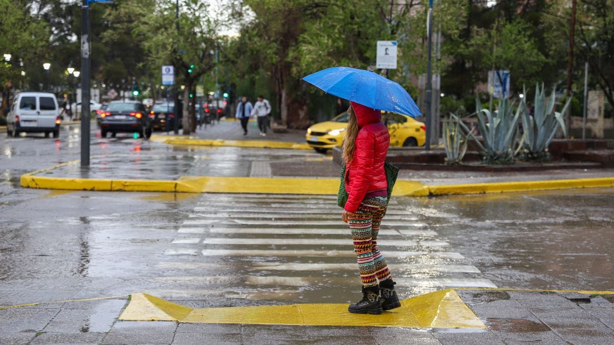 Neuquén se prepara para una tarde negra: seis departamentos bajo alerta naranja por tormentas y granizo