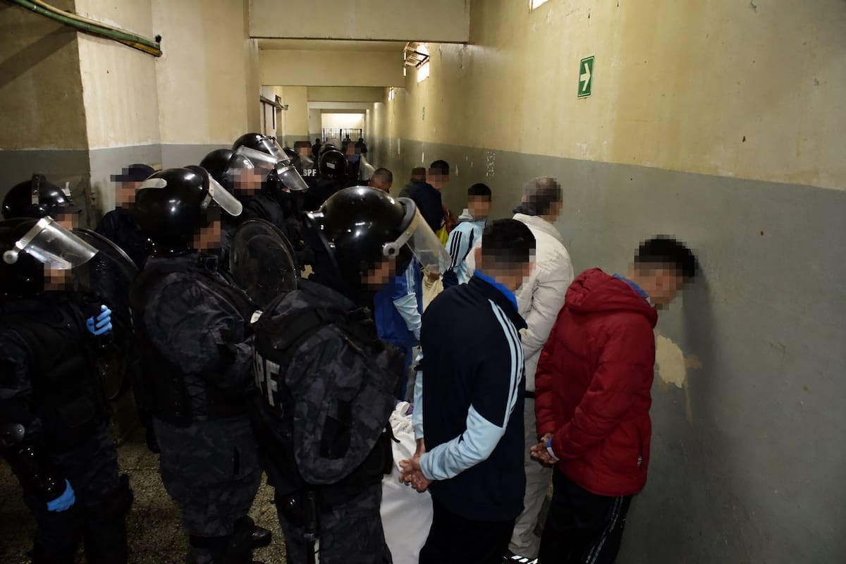 Empezó el vaciamiento del Devoto: más de 1.500 presos alistan la mudanza al nuevo penal de Marcos Paz