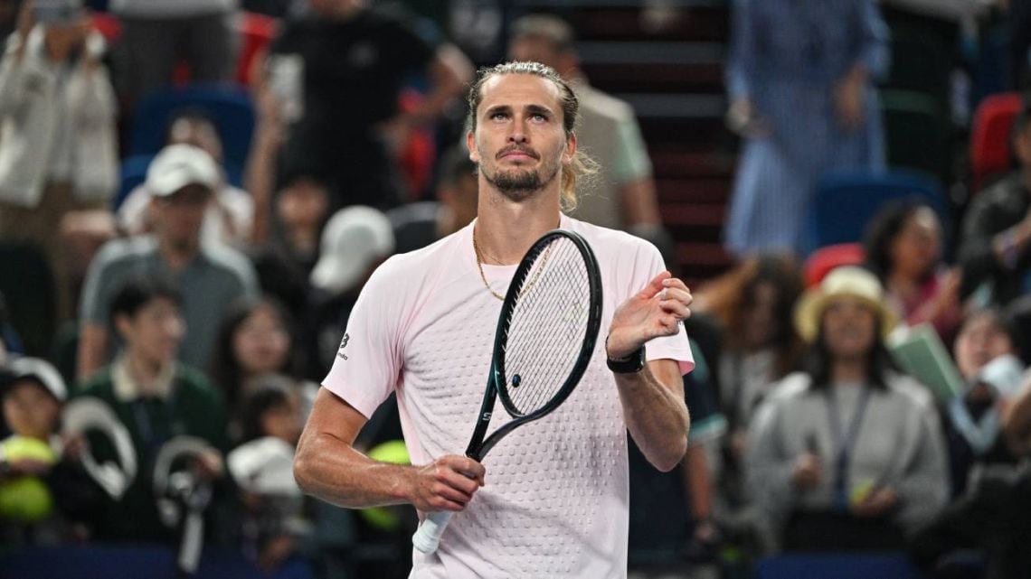 Zverev zafó en la doble muerte y va por De Miñaur en Shanghái