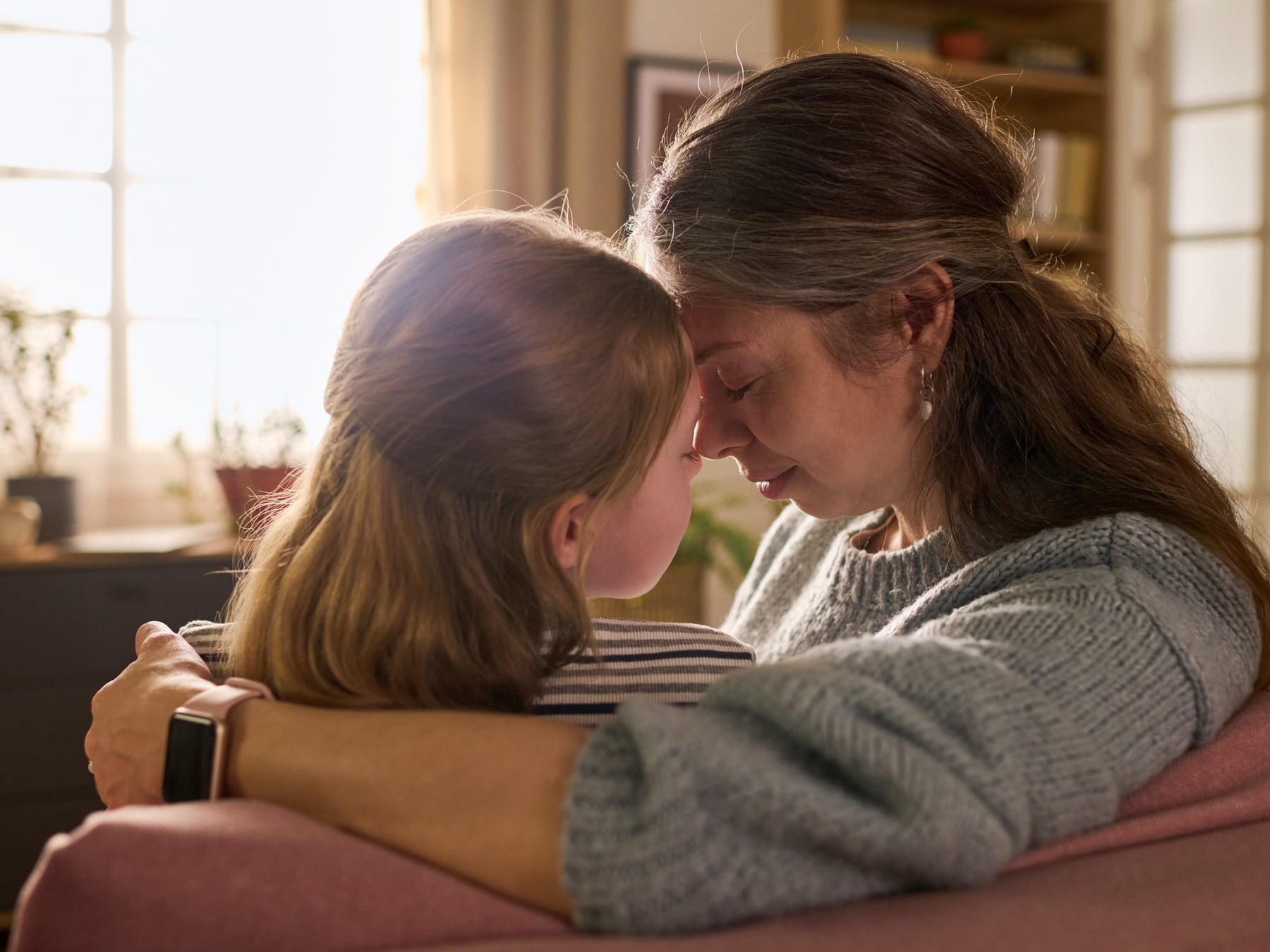 Lo que llevamos puesto antes de ser padres: cómo la propia infancia se cuela en la crianza