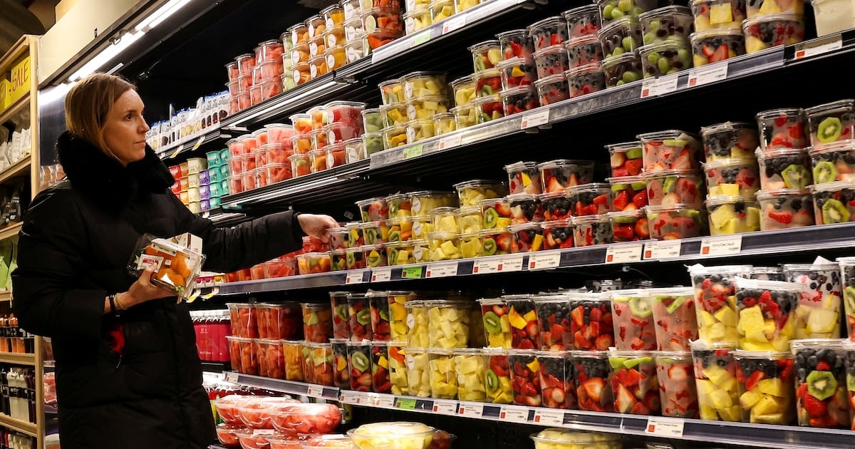 La nafta vuelve a empujar la inflación en Estados Unidos y recalienta la pulseada en las góndolas