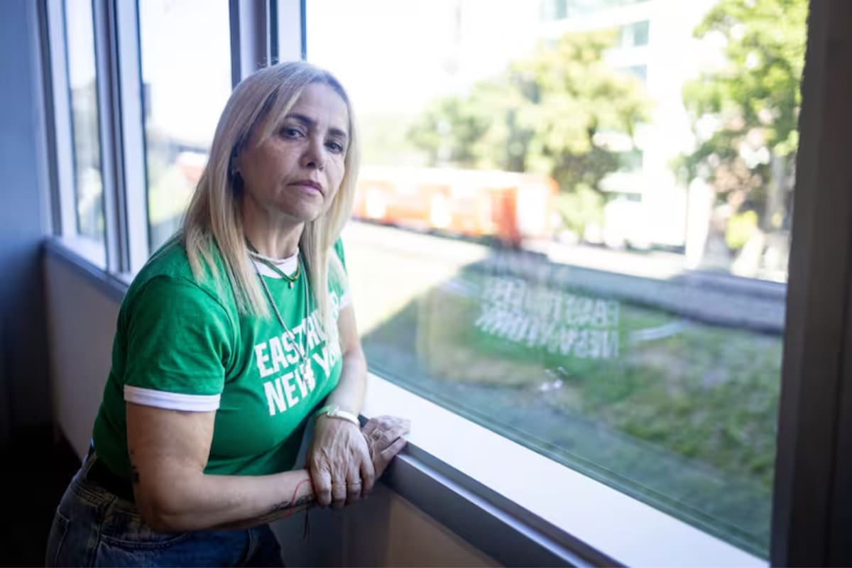 Una mujer desde su auto, rumbo a sus estudios: la invitación a ponerse primero en la lista