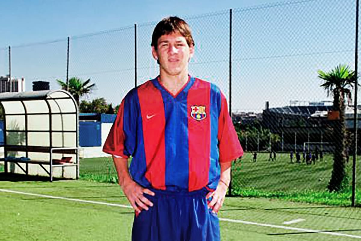 Messi tenía 13, medía 1,42 y un formador de Barcelona gritó que no lo contrataran: los informes que casi borran al mejor de todos