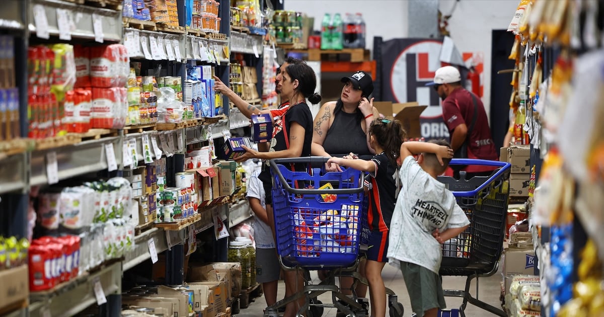 La inflación entra en un zigzag que los especialistas ya esperan hasta 2027 y que se retroalimenta con lo que ya subió