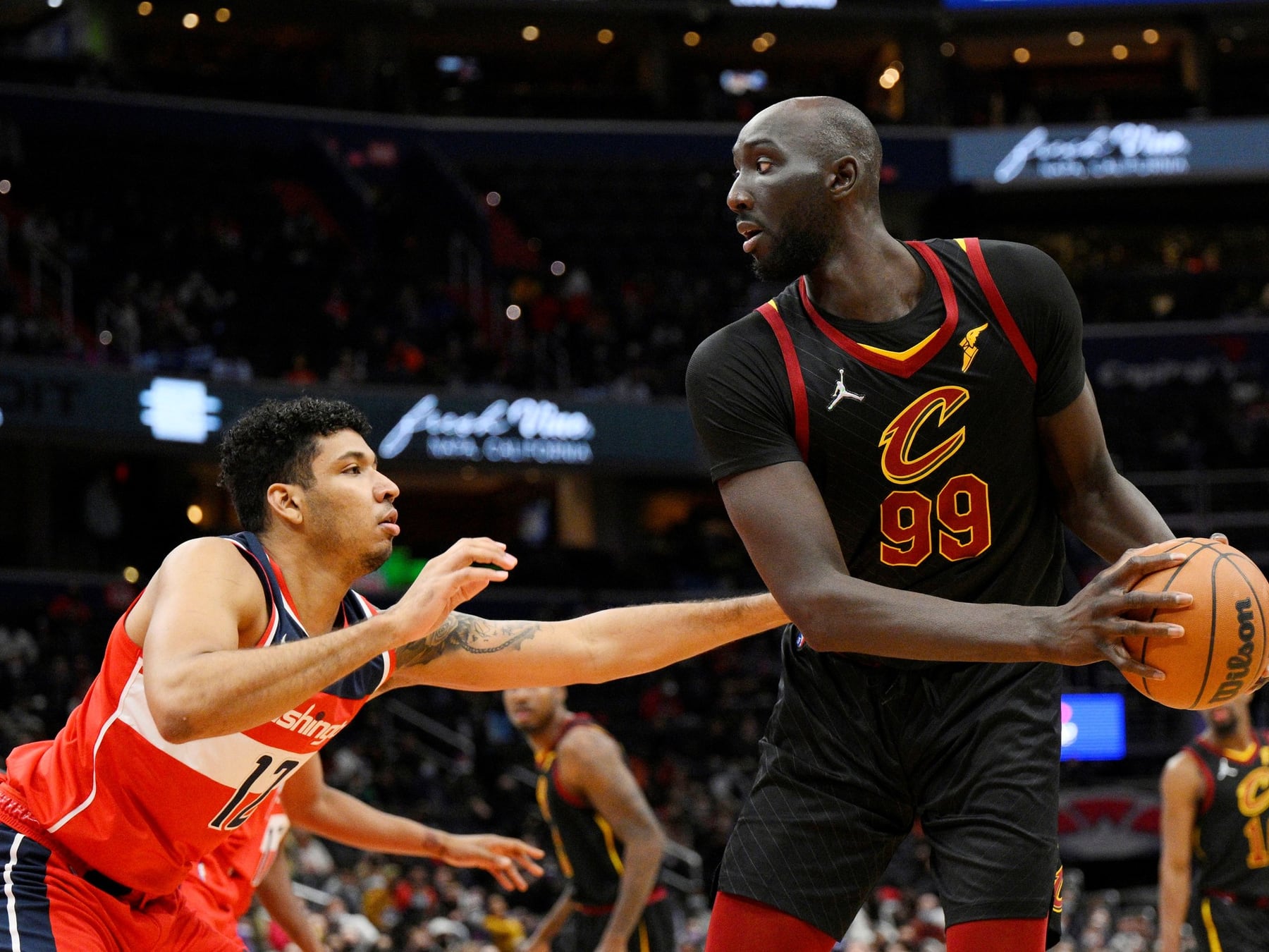 Fall vuelve a la NBA y se mete en Filadelfia: el gigante que va y vuelve de la G League