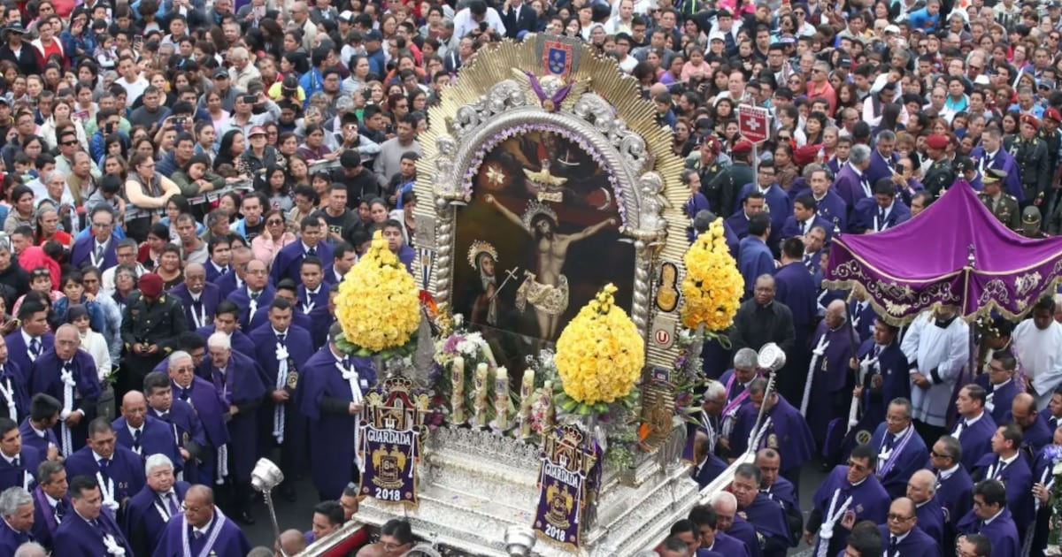 La procesión del Cristo Moreno vuelve a tomar las calles de Lima y se consolida como la cita religiosa más fuerte del calendario peruano