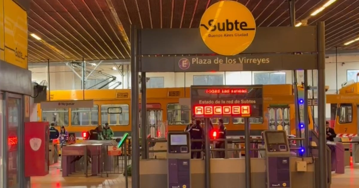 Detienen a dos delegados del subte en medio de una protesta y la red queda paralizada