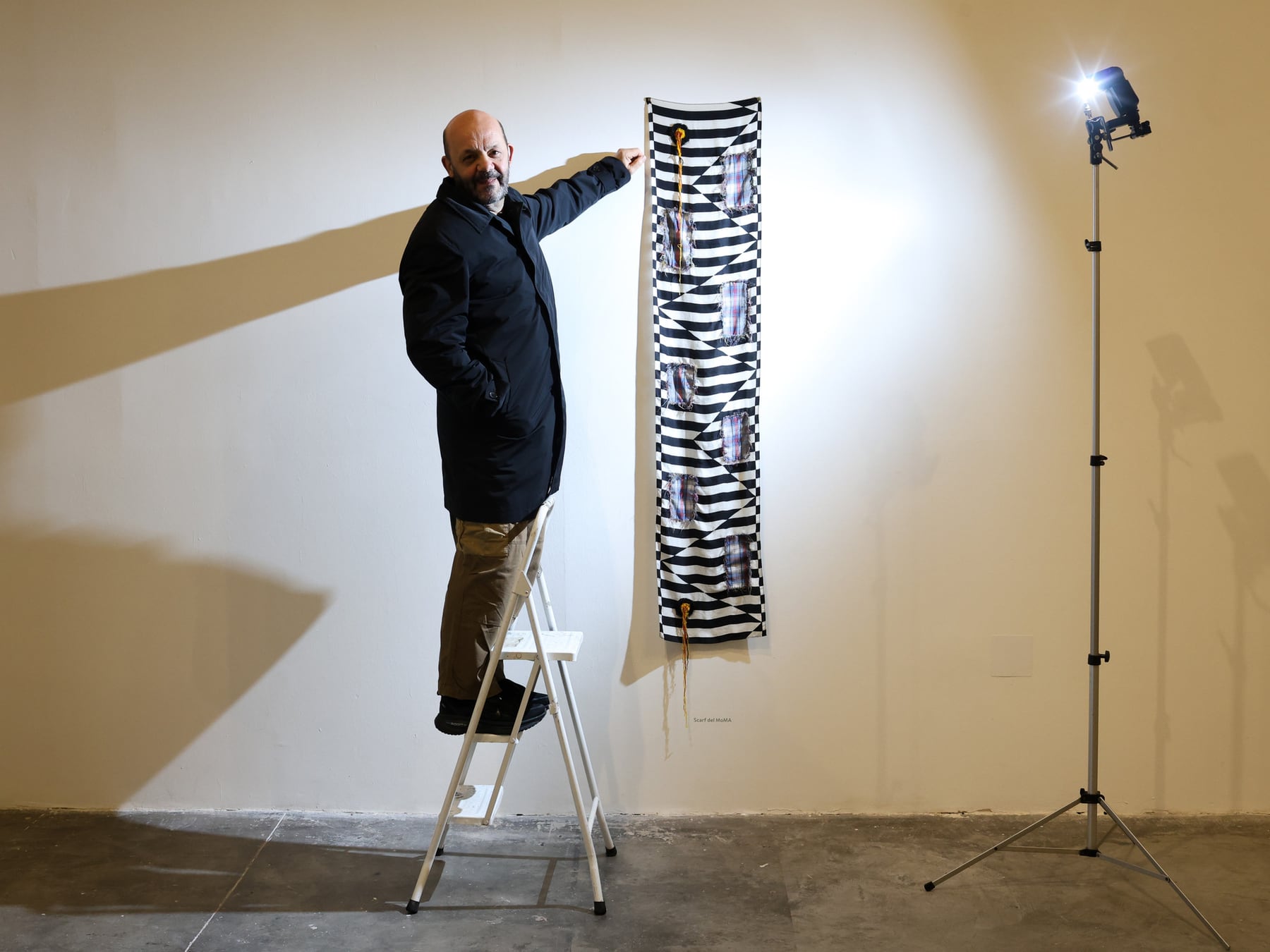 Marcelo Pombo lleva la belleza de los descartes a una galería de La Boca