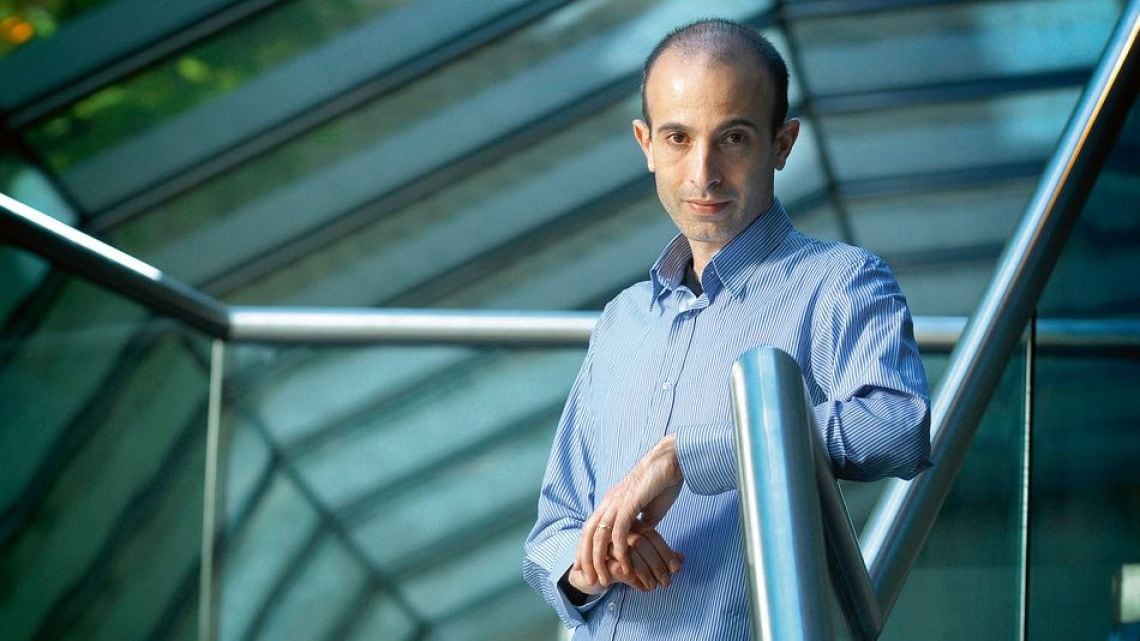 Harari advierte que la inteligencia artificial podría decidir sobre el dinero sin que entendamos cómo